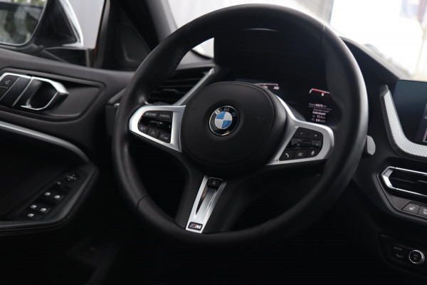 BMW 1-serie 120i / KEYLESS / LIVE COCKPIT / DODEHOEK / CARPLAY / LEDER / 18''