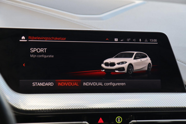 BMW 1-serie 120i / KEYLESS / LIVE COCKPIT / DODEHOEK / CARPLAY / LEDER / 18''