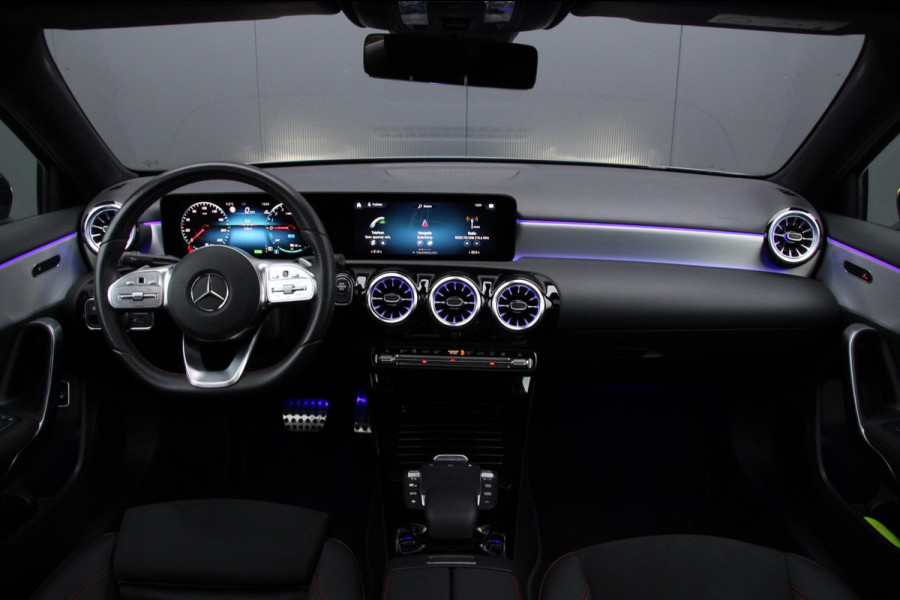 Mercedes-Benz A-Klasse 250 e AMG Line | Pano | Sfeerverlichting | Night