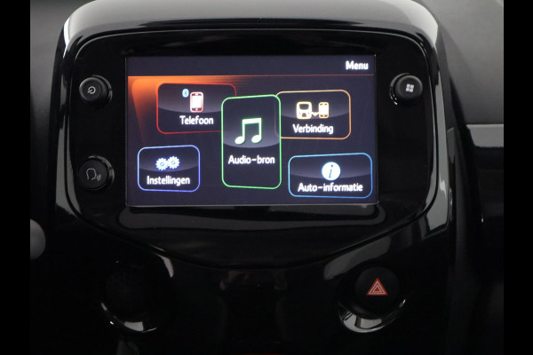 Toyota Aygo 1.0 VVT-i X-Joy Bi-Tone Automaat | Apple Carplay & AndroidAUTO | Climate Control | Camera | Privacy Glass |