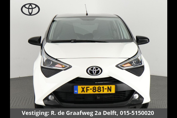 Toyota Aygo 1.0 VVT-i X-Joy Bi-Tone Automaat | Apple Carplay & AndroidAUTO | Climate Control | Camera | Privacy Glass |