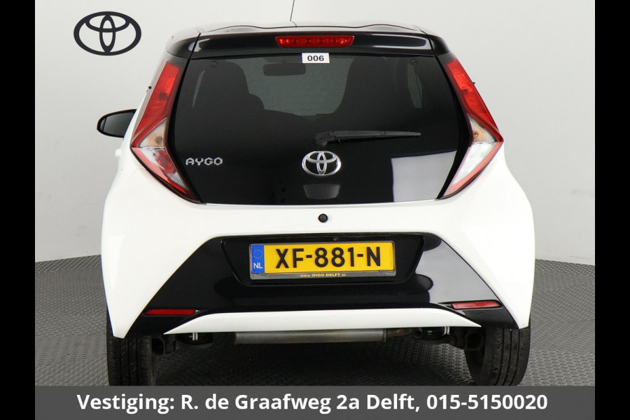 Toyota Aygo 1.0 VVT-i X-Joy Bi-Tone Automaat | Apple Carplay & AndroidAUTO | Climate Control | Camera | Privacy Glass |