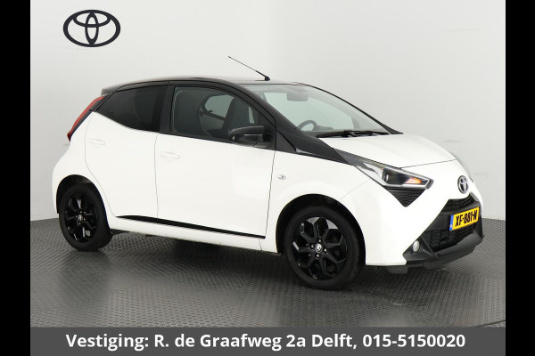 Toyota Aygo 1.0 VVT-i X-Joy Bi-Tone Automaat | Apple Carplay & AndroidAUTO | Climate Control | Camera | Privacy Glass |