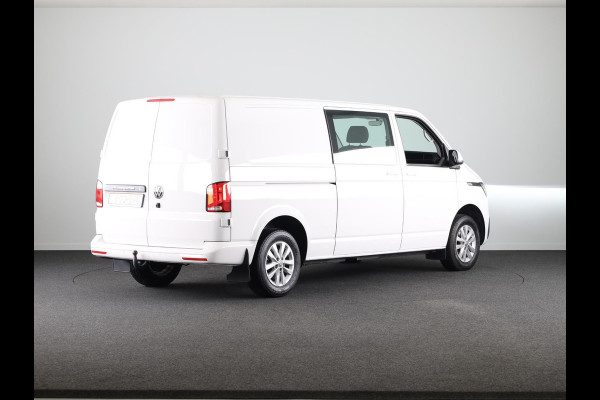 Volkswagen Transporter 2.0 TDI L2H1 30 Luxe DC Highline 150 pk Automaat (DSG) | Verlengde garantie | Navigatie via App | Trekhaak | Parkeersensoren achter | Achteruitrijcamera | Interieur voorverwarming |