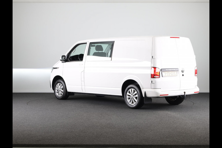 Volkswagen Transporter 2.0 TDI L2H1 30 Luxe DC Highline 150 pk Automaat (DSG) | Verlengde garantie | Navigatie via App | Trekhaak | Parkeersensoren achter | Achteruitrijcamera | Interieur voorverwarming |