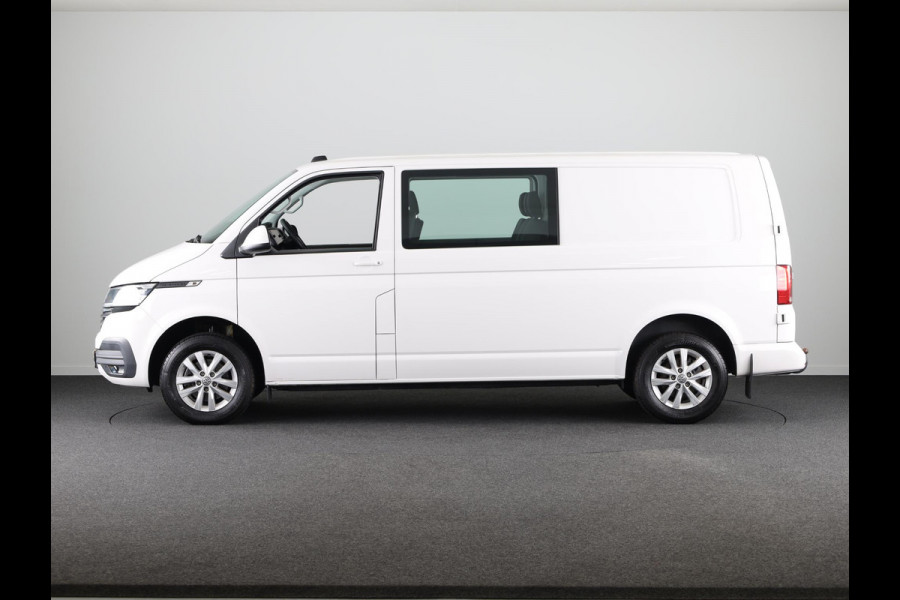 Volkswagen Transporter 2.0 TDI L2H1 30 Luxe DC Highline 150 pk Automaat (DSG) | Verlengde garantie | Navigatie via App | Trekhaak | Parkeersensoren achter | Achteruitrijcamera | Interieur voorverwarming |