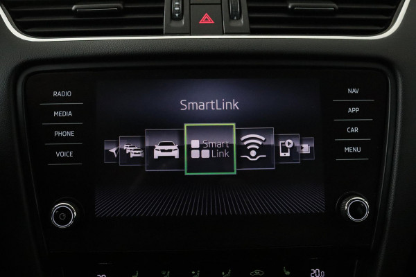 Škoda Octavia Combi 1.0 TSI Greentech Ambition Business (TREKHAAK, NAVIGATIE, CARPLAY, PDC, CRUISE, STOELV, NL-AUTO, GOED ONDERH)