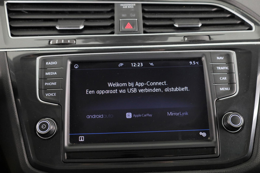 Volkswagen Tiguan 1.4 TSI Connected Series | Trekhaak | Panoramadak | Stoelverwarming | Apple Carplay |