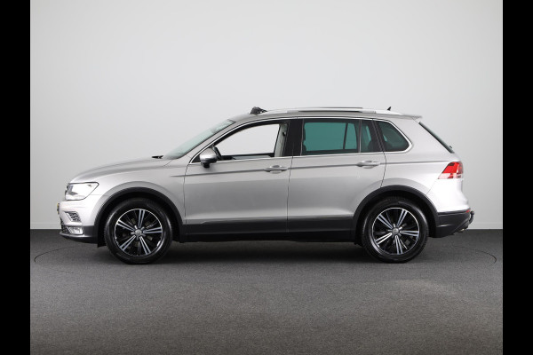 Volkswagen Tiguan 1.4 TSI Connected Series | Trekhaak | Panoramadak | Stoelverwarming | Apple Carplay |