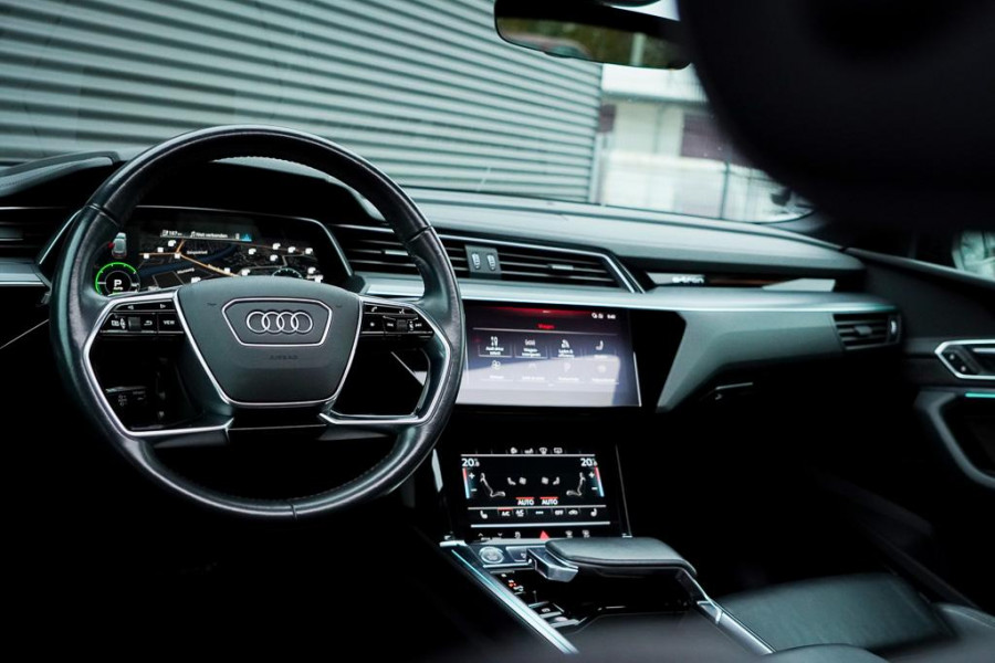 Audi e-tron e-tron 55 quattro advanced Pro Line Plus 95 kWh / S-Line / Pano / B&O