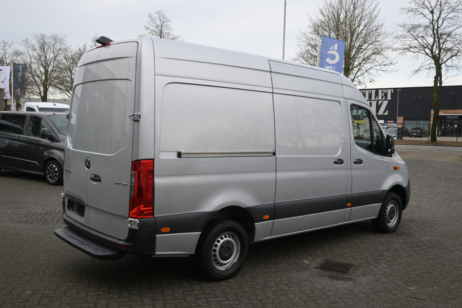 Mercedes-Benz Sprinter 317 CDI L2H2 RWD MBUX met navigatie 360 graden camera en parkeersensoren, Geveerde stoel, Etc.