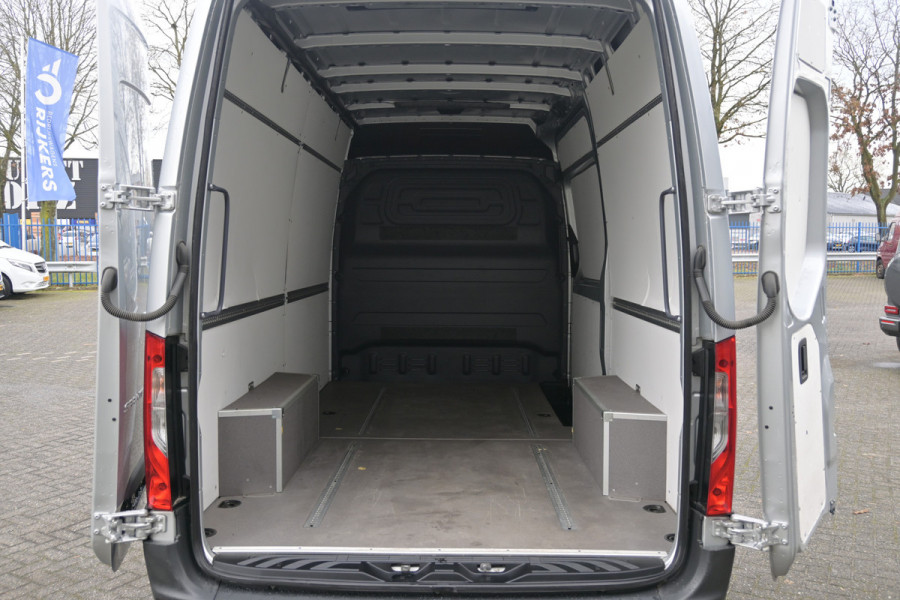 Mercedes-Benz Sprinter 317 CDI L2H2 RWD MBUX met navigatie 360 graden camera en parkeersensoren, Geveerde stoel, Etc.