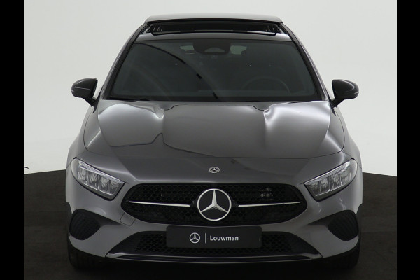 Mercedes-Benz A-Klasse 250 e Star Edition Luxury Line | Nightpakket | Dodehoekassistent | Parkeerpakket met achteruitrijcamera | KEYLESS GO | Extra USB-poorten | Sfeerverlichting | URBAN GUARD vehicle protection | 	Panoramaschuifdak |