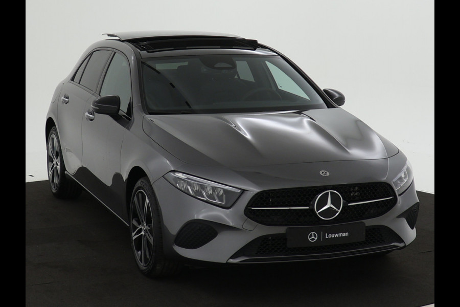 Mercedes-Benz A-Klasse 250 e Star Edition Luxury Line | Nightpakket | Dodehoekassistent | Parkeerpakket met achteruitrijcamera | KEYLESS GO | Extra USB-poorten | Sfeerverlichting | URBAN GUARD vehicle protection | 	Panoramaschuifdak |