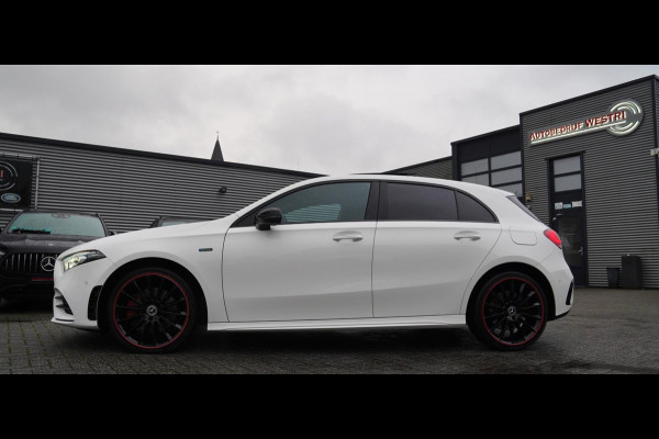 Mercedes-Benz A-Klasse 250 e Premium Plus | AMG Pakket | Panorama | Sfeerverlichting | Camera | Luxe leder / alcantara | Assisted