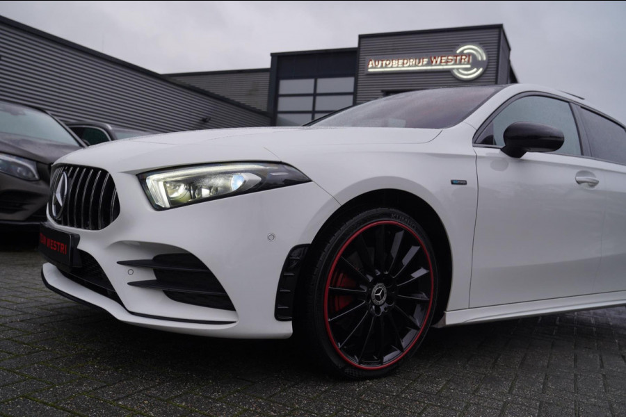 Mercedes-Benz A-Klasse 250 e Premium Plus | AMG Pakket | Panorama | Sfeerverlichting | Camera | Luxe leder / alcantara | Assisted