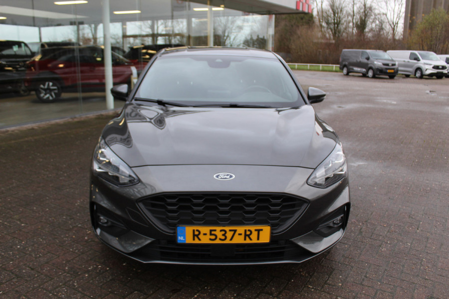 Ford Focus 1.0 EcoBoost Hybrid ST Line X Business 125pk Navigatie , Cruise  control , Trekhaak , Bluetooth Camera , Parkeersensoren rondom , stoel en stuur verwarming