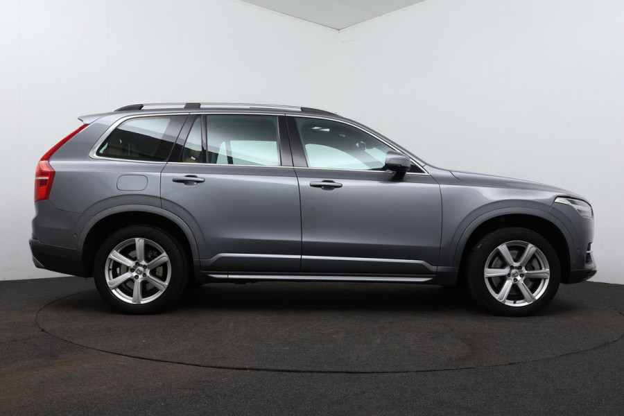 Volvo XC90 2.0 T8 Twin Engine AWD Momentum EINDEJAAR AANBIEDING!!! (NL-auto, 1e eig, Pano, 7 pers, Stoel/stuur verwarming, Navi)