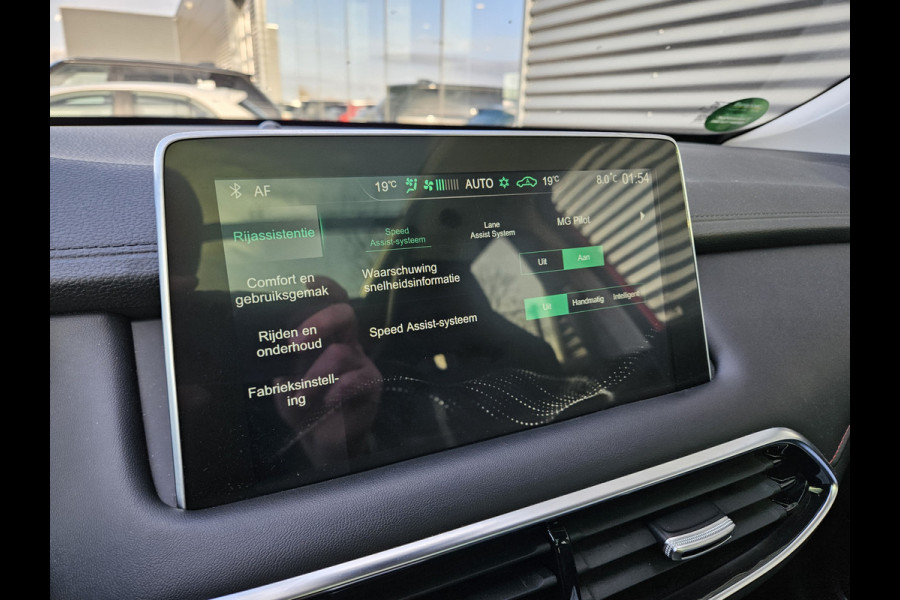 MG EHS 1.5 TGDI Luxury Plug In Hybrid 261 pk PHEV | Panodak | Adaptive Cruise | 360 Camera | Lederen Sportstoelen Verwarmd | Apple Carplay | Sfeerverlichting |