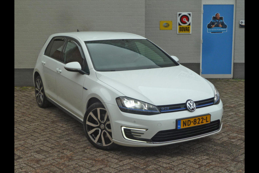 Volkswagen Golf 1.4 TSI GTE Connected Series|Navi|Dodehoekdetectie|LED|Cruise-Control|Origineel-NL