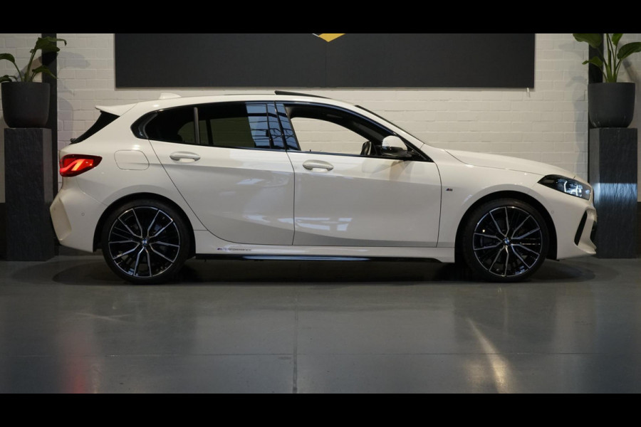 BMW 1-serie 120i M-sport Shadow Line AUTOMAAT-CAMERA-CLIMA-KEYLESS-NAVIGATIE PROF-PANORAMA-SCHAALSTOELEN