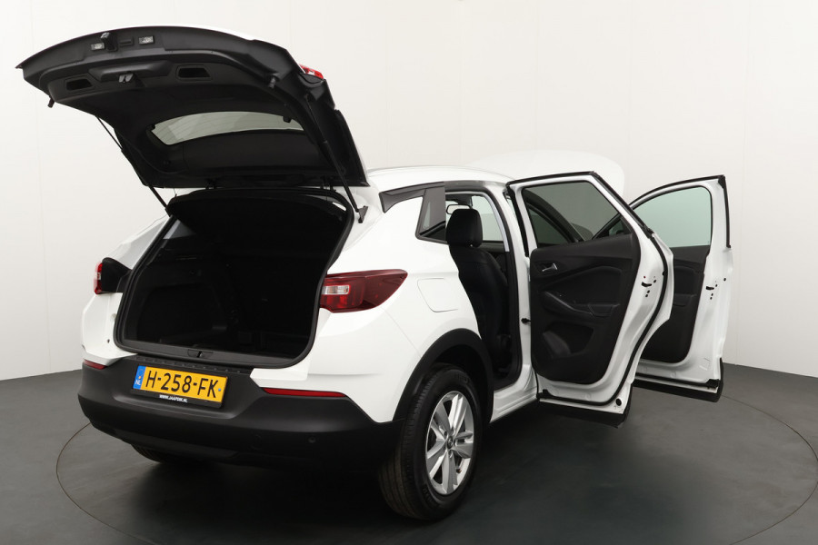 Opel Grandland X BWJ 2020 | 1.2T Business Ed automaat | CRUISE| NAVI | CAMERA A | TREKHAAK | CARPLAY | PRIVACY GLASS |