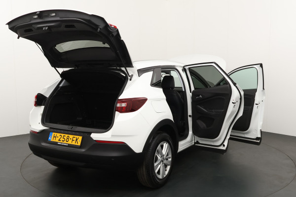 Opel Grandland X BWJ 2020 | 1.2T Business Ed automaat | CRUISE| NAVI | CAMERA A | TREKHAAK | CARPLAY | PRIVACY GLASS |