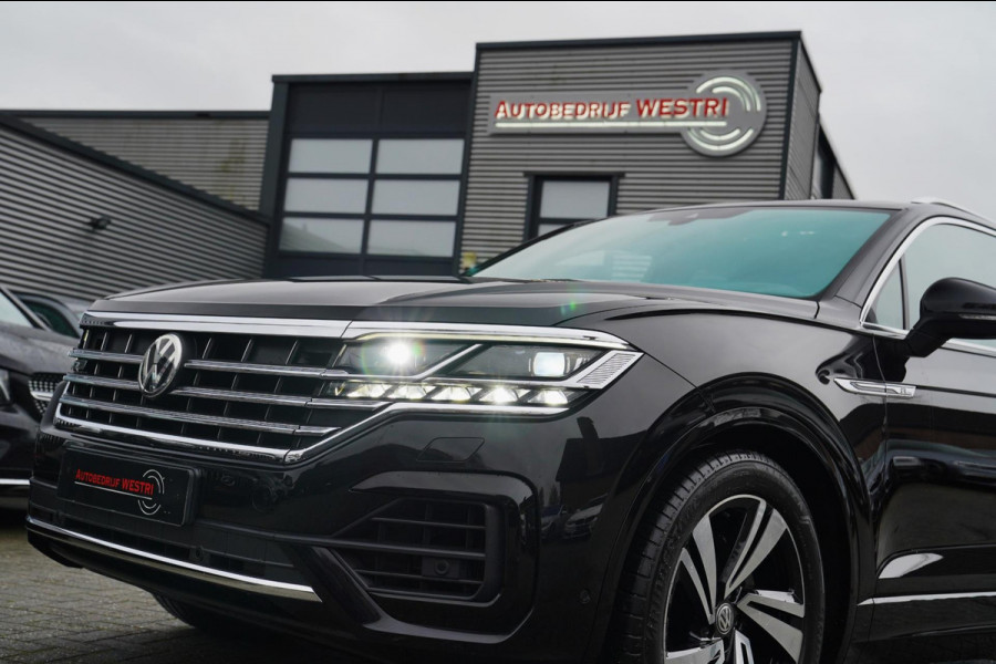 Volkswagen Touareg 3.0 TDI Atmosphere | Panorama | HuD | R-line | Elek Trekhaak | Luxe Leder | Sfeerverlichting | Adaptieve Cruise