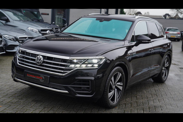 Volkswagen Touareg 3.0 TDI Atmosphere | Panorama | HuD | R-line | Elek Trekhaak | Luxe Leder | Sfeerverlichting | Adaptieve Cruise