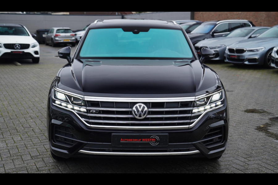 Volkswagen Touareg 3.0 TDI Atmosphere | Panorama | HuD | R-line | Elek Trekhaak | Luxe Leder | Sfeerverlichting | Adaptieve Cruise