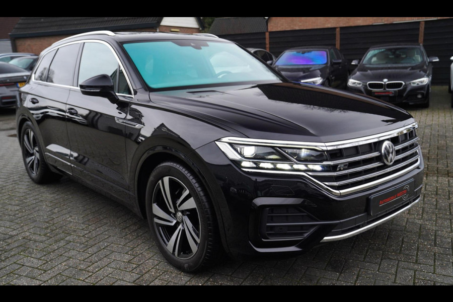 Volkswagen Touareg 3.0 TDI Atmosphere | Panorama | HuD | R-line | Elek Trekhaak | Luxe Leder | Sfeerverlichting | Adaptieve Cruise