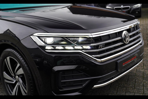 Volkswagen Touareg 3.0 TDI Atmosphere | Panorama | HuD | R-line | Elek Trekhaak | Luxe Leder | Sfeerverlichting | Adaptieve Cruise