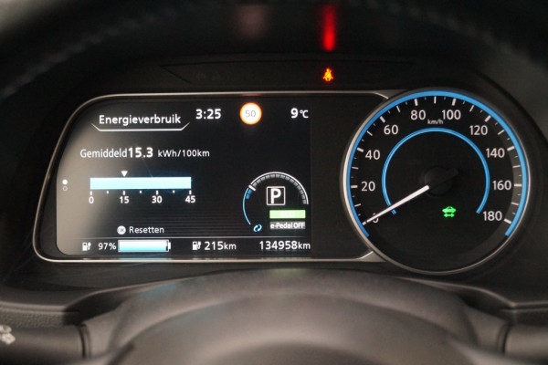 Nissan Leaf N-Connecta 40kWh -NAVI-ECC-PDC-CAM-