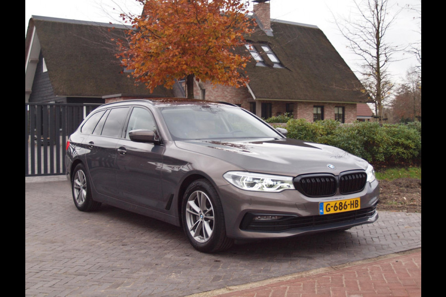 BMW 5 Serie Touring 520i High Executive Edition | Panoramadak | Lederen Bekleding | Led koplampen | NL-Auto |