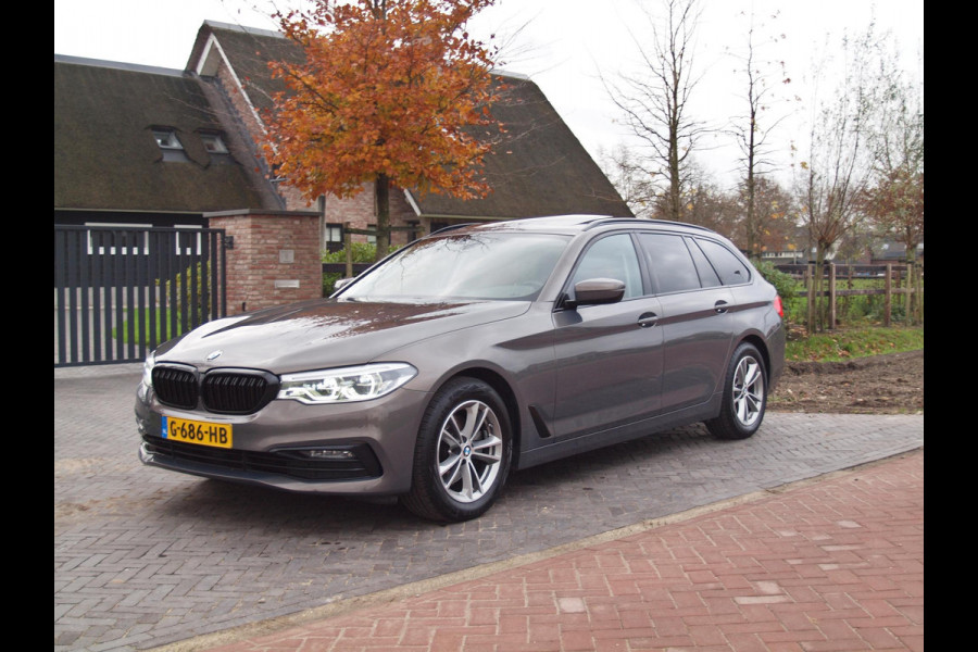 BMW 5 Serie Touring 520i High Executive Edition | Panoramadak | Lederen Bekleding | Led koplampen | NL-Auto |