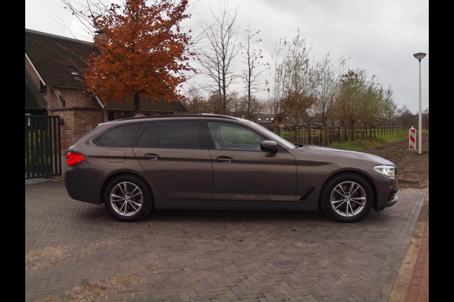 BMW 5 Serie Touring 520i High Executive Edition | Panoramadak | Lederen Bekleding | Led koplampen | NL-Auto |