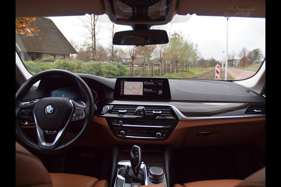 BMW 5 Serie Touring 520i High Executive Edition | Panoramadak | Lederen Bekleding | Led koplampen | NL-Auto |