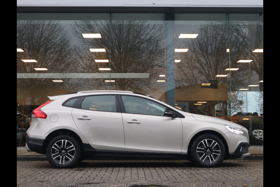 Volvo V40 Cross Country 1.5 T3 Momentum Automaat