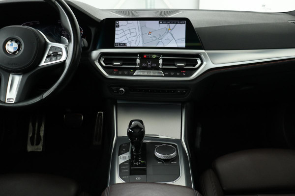 BMW 3 Serie 318i High Executive | M-Sport | Panoramadak | Trekhaak | Leder | Stoelverwarming | Live Cockpit | Carplay | Full LED | Sportstoelen