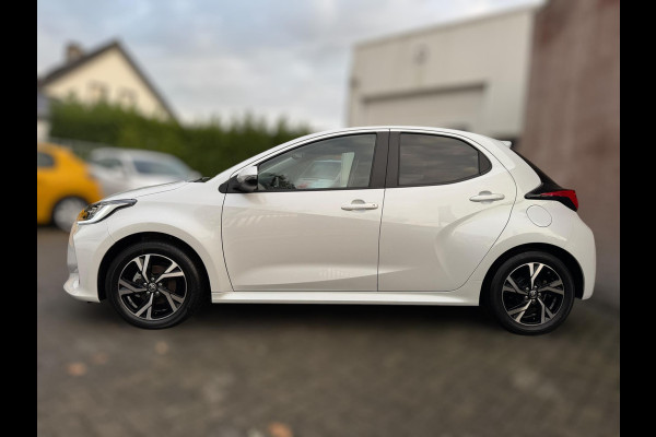 Toyota Yaris 1.5 VVT-i Dynamic PARELMOER / STOELVERW. / LEDVERL. / CARPLAY / CAMERA / LMV