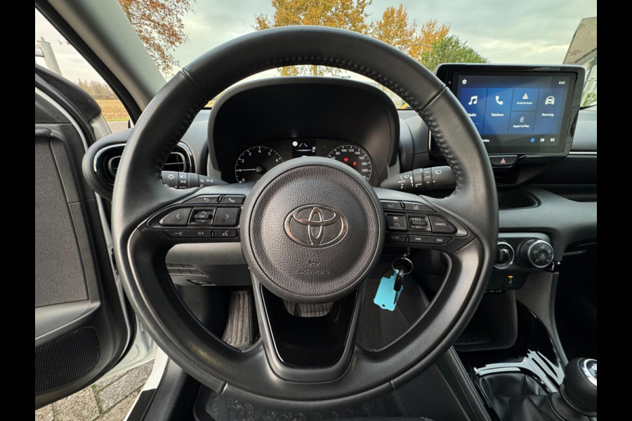 Toyota Yaris 1.5 VVT-i Dynamic PARELMOER / STOELVERW. / LEDVERL. / CARPLAY / CAMERA / LMV