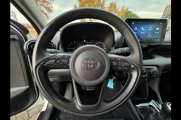 Toyota Yaris 1.5 VVT-i Dynamic PARELMOER / STOELVERW. / LEDVERL. / CARPLAY / CAMERA / LMV