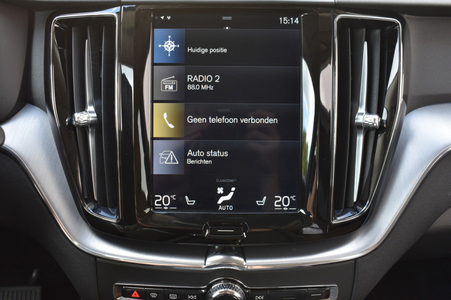 Volvo XC60 2.0 D4 Momentum | verstelbare bestuurderstoel met geheugen | Voorstoelen verwarmd | Apple Carplay/Android Auto |