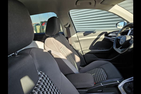 Audi A1 Sportback 35 TFSI Pro Line 150pk S Tronic Dealer O.H Pijlgrijs | Virtual Cockpit | Keyless | Sportstoelen Verwarmd | Camera | Apple Carplay | 17"L.M |