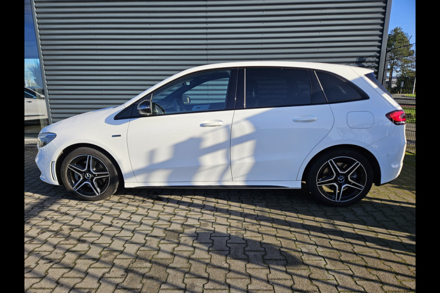 Mercedes-Benz B-Klasse 250 e AMG Limited Plug In Hybrid 218pk Dealer O.H PHEV | Alcantara Sportstoelen Verwarmd | Apple Carplay | Sfeerverlichting | Parkassist | Navi | DAB |