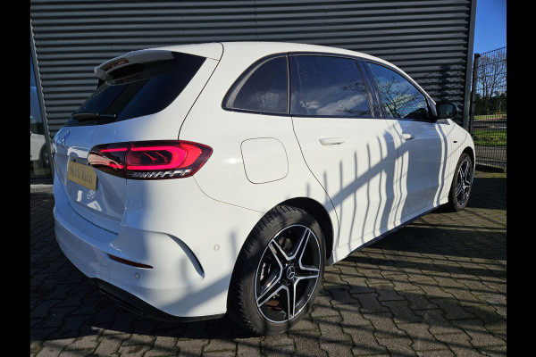 Mercedes-Benz B-Klasse 250 e AMG Limited Plug In Hybrid 218pk Dealer O.H PHEV | Alcantara Sportstoelen Verwarmd | Apple Carplay | Sfeerverlichting | Parkassist | Navi | DAB |