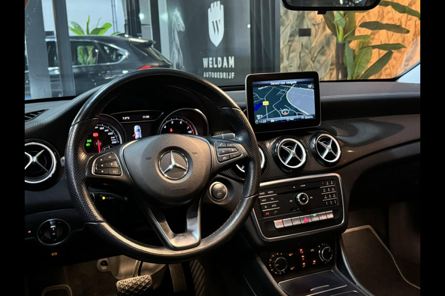 Mercedes-Benz CLA-Klasse 180 AMG 19'' Garantie Dealerondh Night Pakket Carbon Keyless Camera Navi Leder Rijklaar