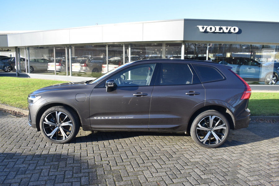 Volvo XC60 T6 350PK Automaat AWD Ultimate Dark | B&W | ACC | 360 camera | 21"LMV | Panoramadak | Wool blend | Stuurverwarming