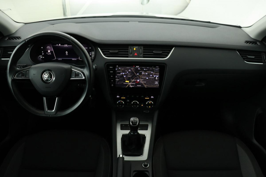 Škoda Octavia 1.5 TSI Business Edition | Stoelverwarming | Trekhaak | Full LED | Camera | Virtual Cockpit | Verwarmde voorruit | Carplay | DAB | Navigatie