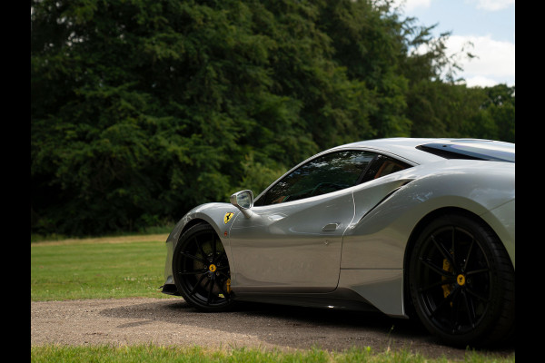 Ferrari 488 Pista | Lift | Cuoio Alcantara! | Full PPF | Veel carbon | Argento Nurburgring